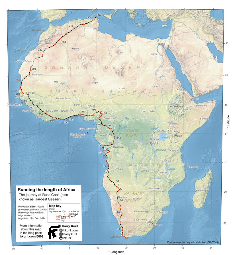 Un mapa de África que muestra la ruta de carrera de Russ Cook como una línea sinuosa entre los extremos sur y norte de África. Los días de la ruta se muestran en colores alternos rojo y negro, con números de día y días de descanso etiquetados. El mapa base de Natural Earth muestra colores físicos con relieve sombreado, junto con lagos y ríos. Países, eco-regiones y algunas ciudades importantes están etiquetadas. Hay un enlace a una versión de alta resolución.